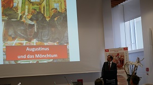 Dr. Grote beim Vortrag "Augustinus und das Mönchtum'"